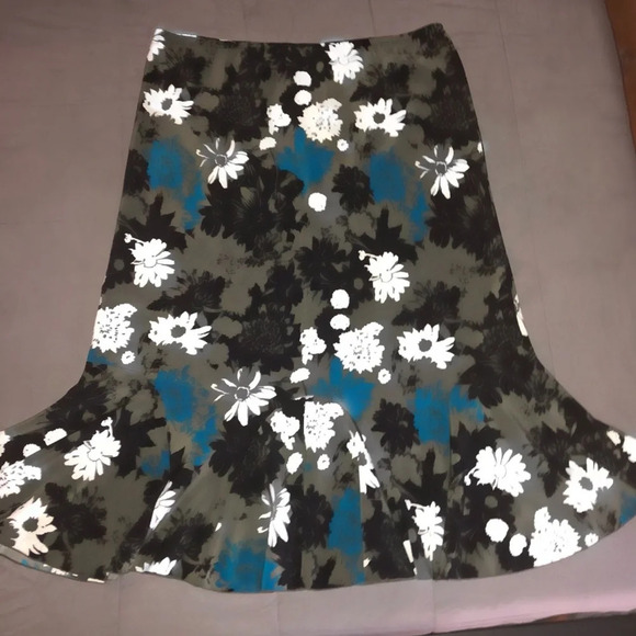 Cato Dresses & Skirts - Beautiful Women’s XL Floral Skirt - Black, White, & Blue Flowers. 100% Polyester